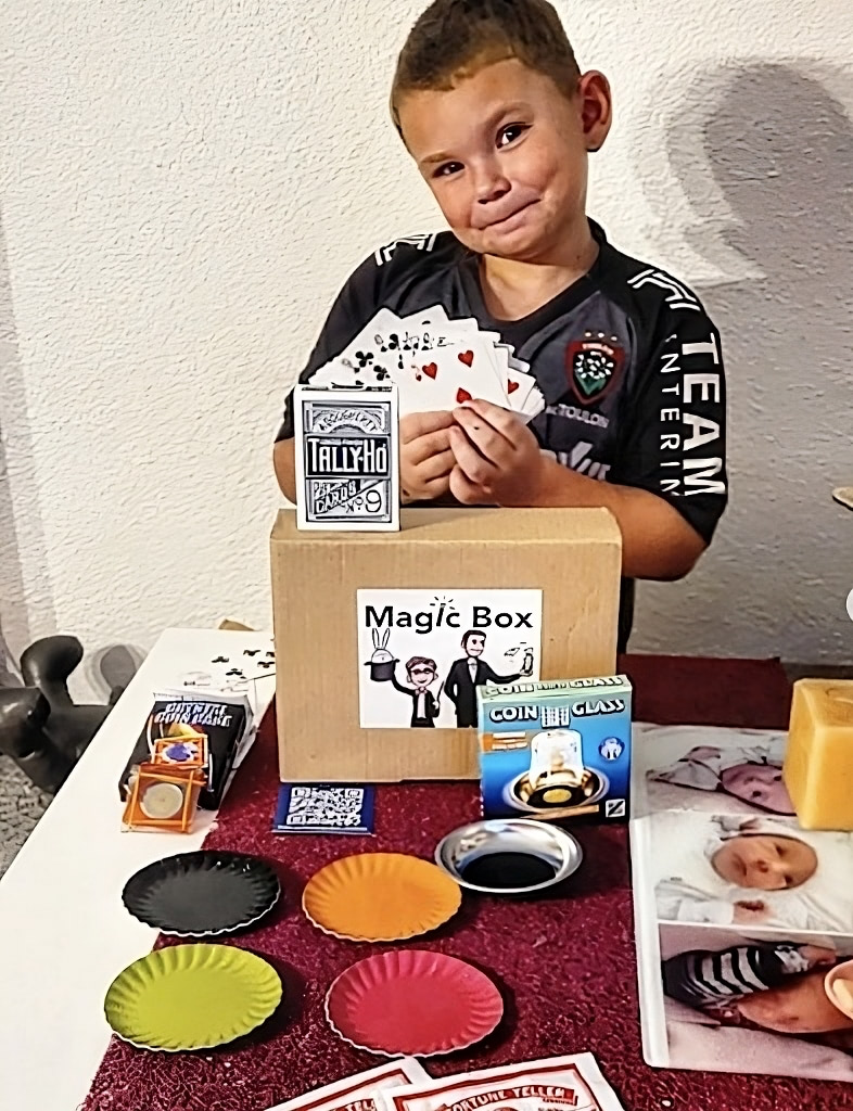 Magic Box Personnalisée Enfant  Boîte de Magie Publicitaire IKKS